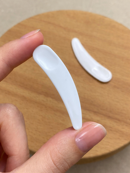 Plastic Cosmetic Spatula - File for filing the free edge